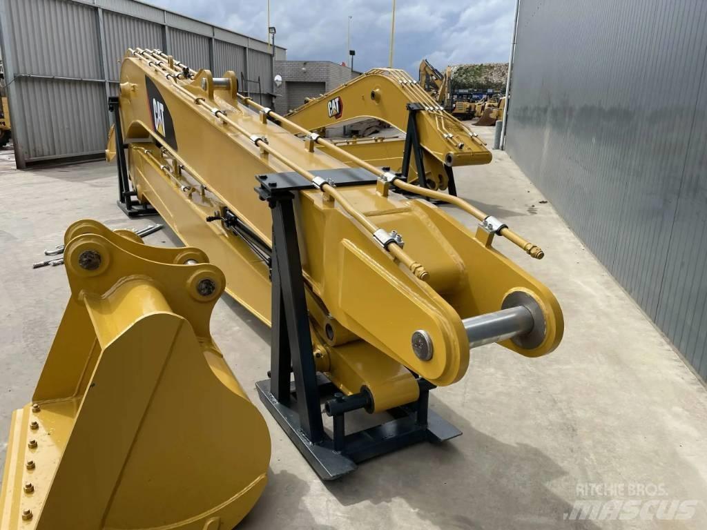CAT 323D 15m Set Retroexcavadoras