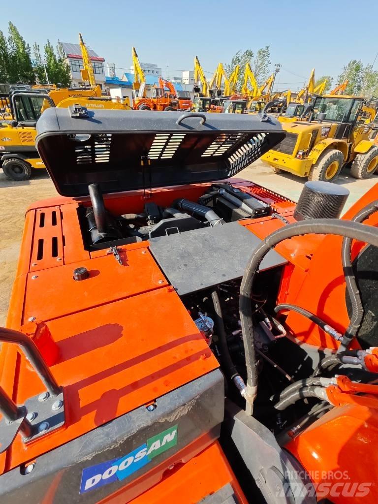 Doosan DX 225 LC Excavadoras de cadenas