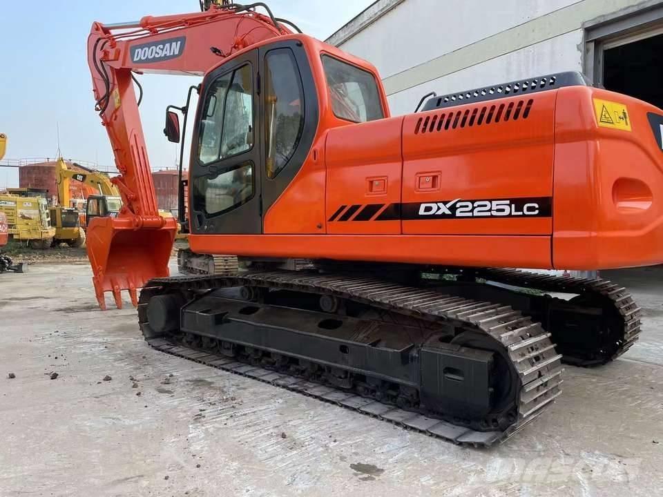 Doosan DX 225 Excavadoras de cadenas
