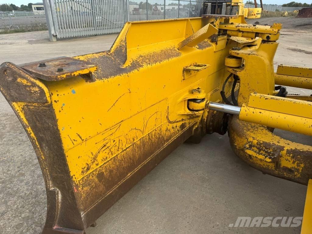 Komatsu D61PX-24 Buldozer sobre oruga