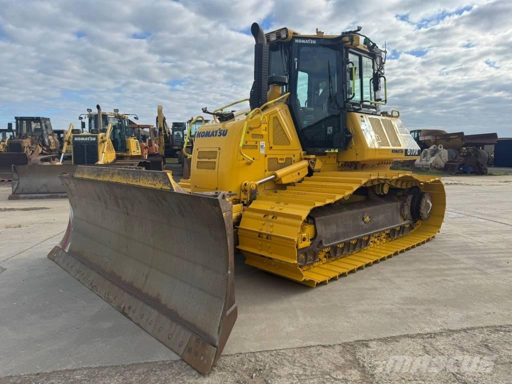 Komatsu D61PX-24 Buldozer sobre oruga