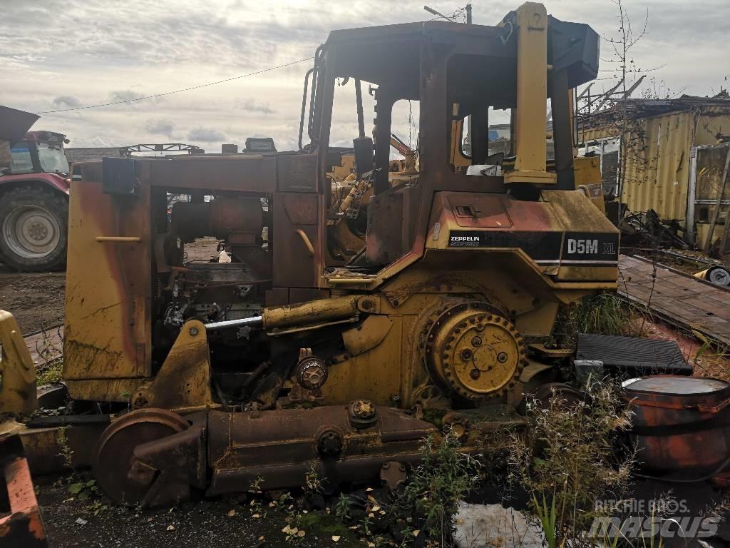 CAT D 5 M XL Buldozer sobre oruga
