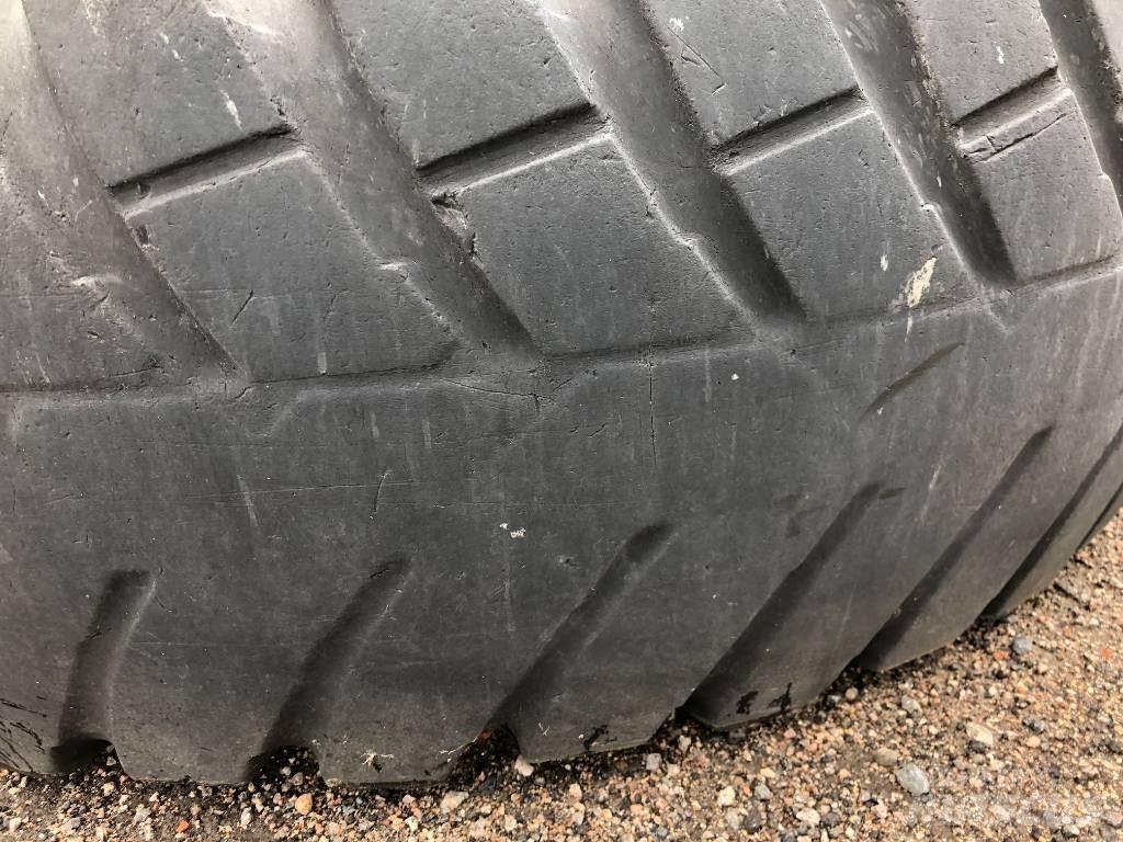 Nokian 400/80R28 Neumáticos, ruedas y llantas