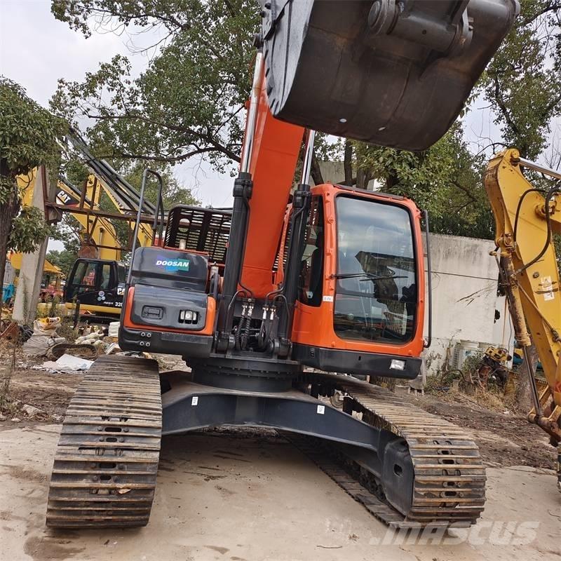 Doosan DX 225 Excavadoras de cadenas