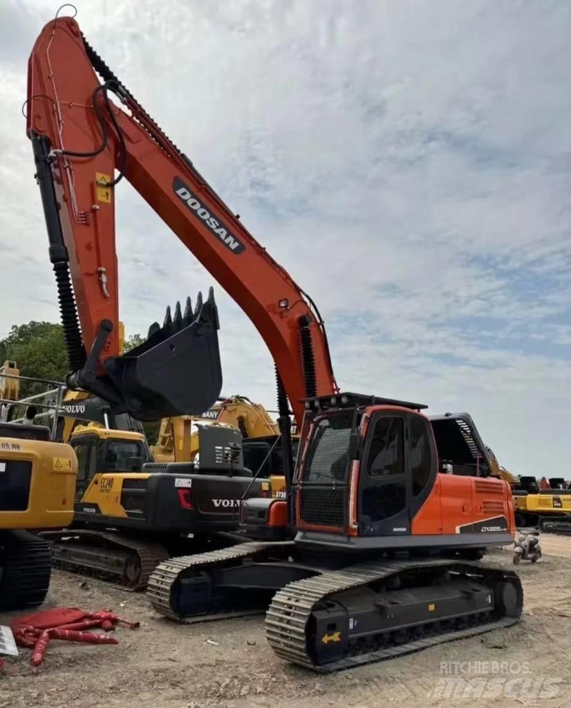Doosan DX 225 Excavadoras de cadenas