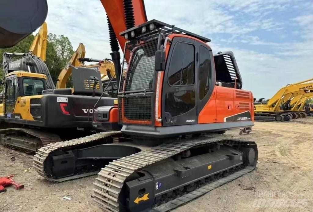 Doosan DX 225 Excavadoras de cadenas