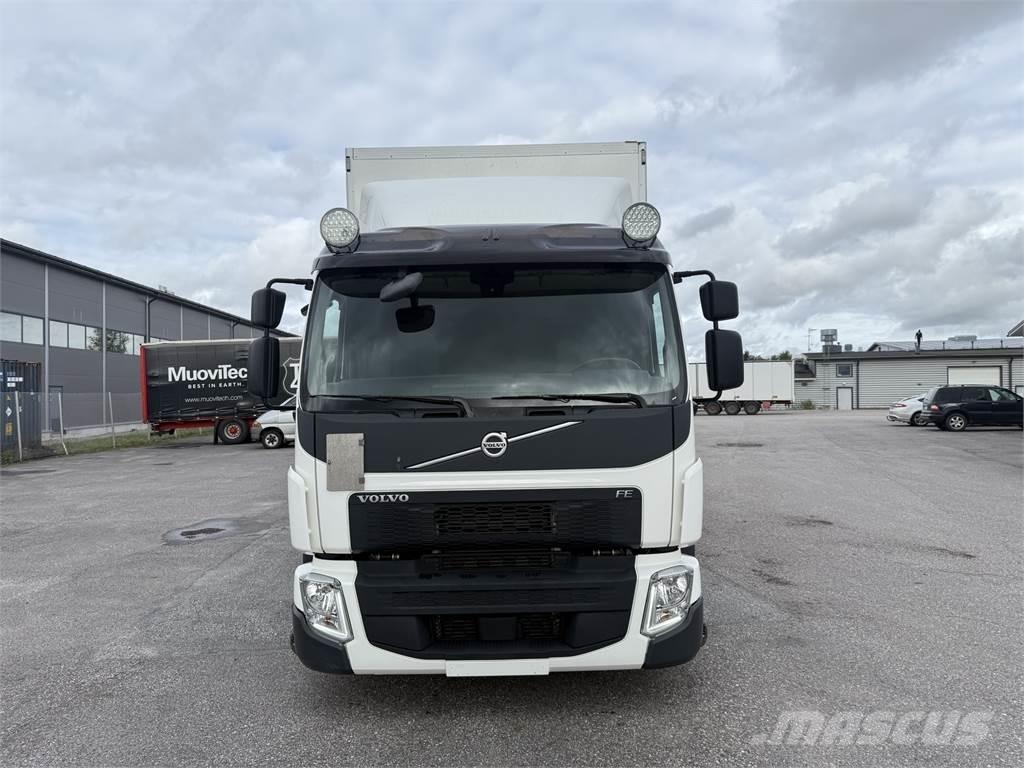 Volvo FE320 4x2 Camiones caja cerrada
