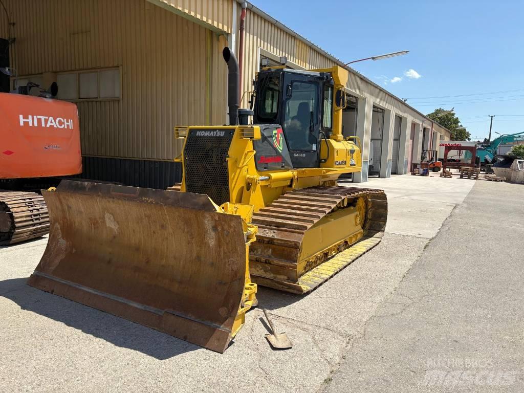 Komatsu 61 PX Buldozer sobre oruga