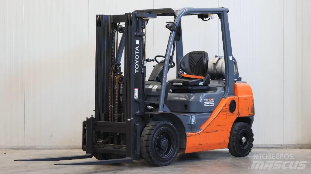 Toyota 02-8 FGF 25 Carretillas LPG