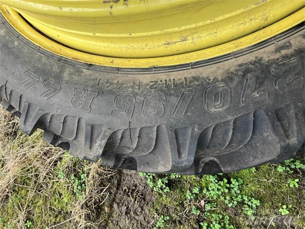 Taurus 270/95R44 Neumáticos, ruedas y llantas