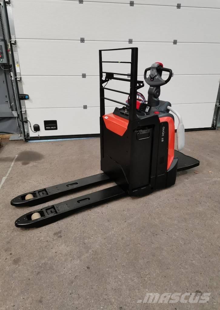 Toyota LPE220 Transpaletas Eléctricas con plataforma