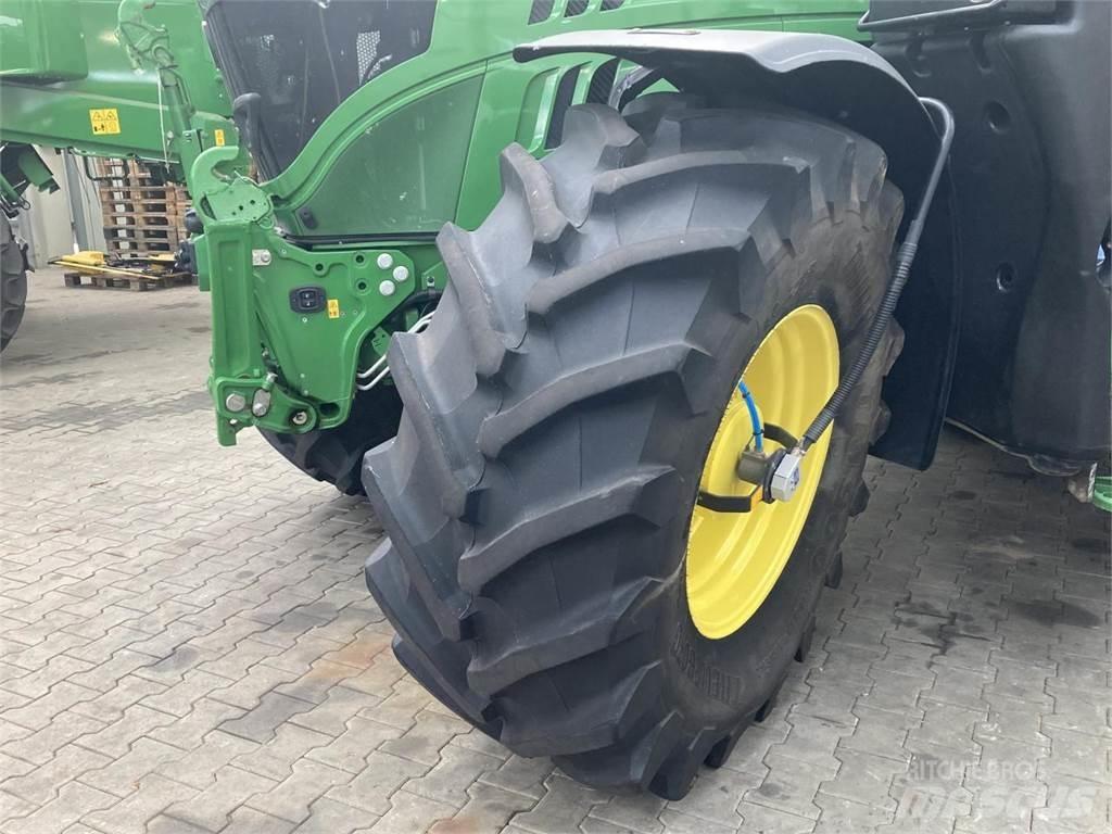 John Deere 6215R Tractores