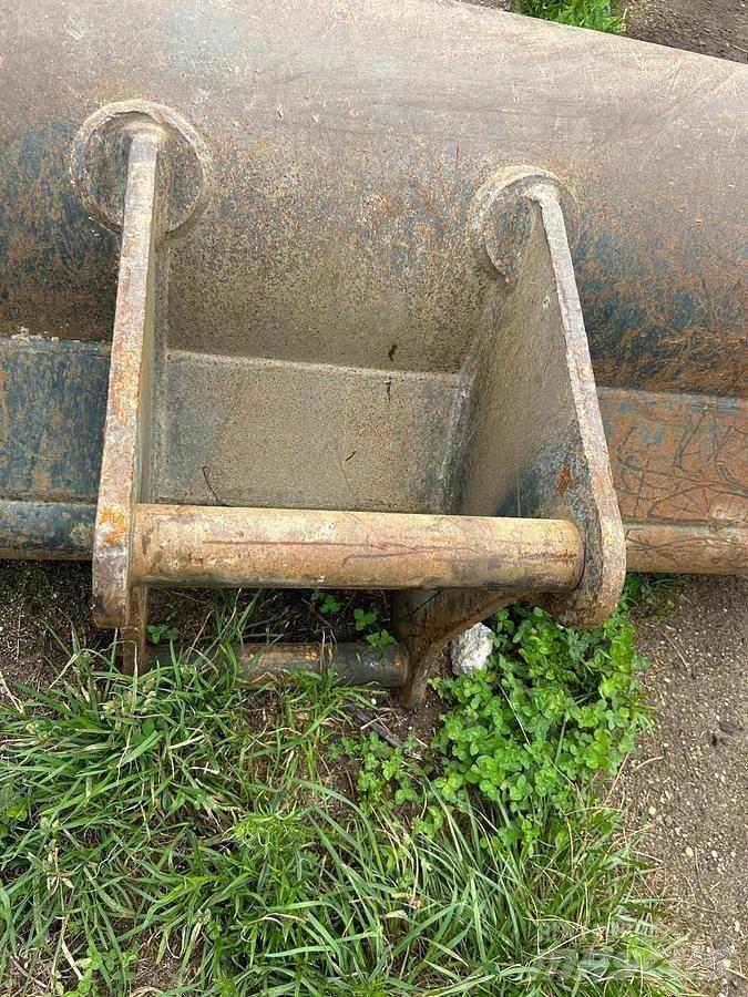 Mecalac 15MWR Cucharones