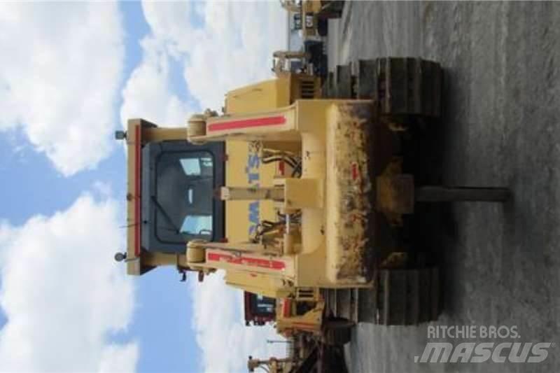 Komatsu D275A-5 Buldozer sobre oruga