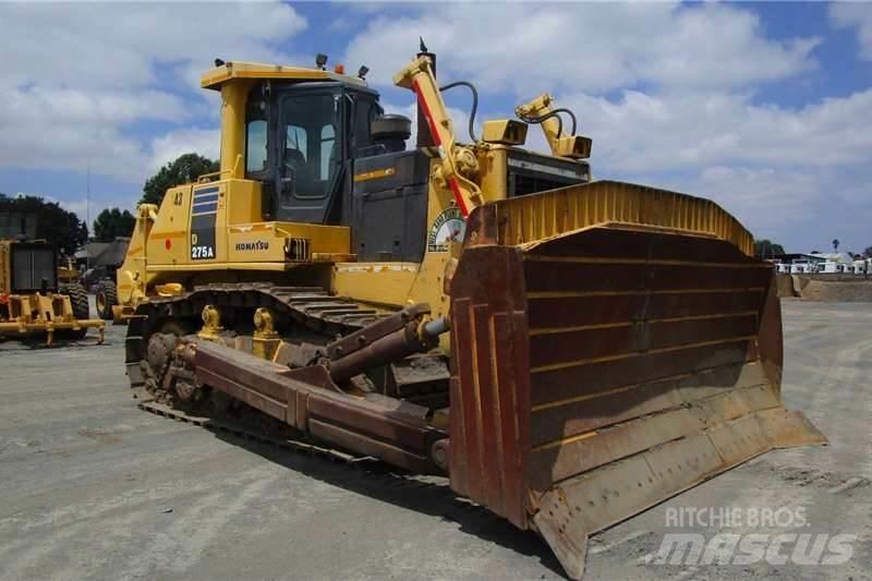 Komatsu D275A-5 Buldozer sobre oruga