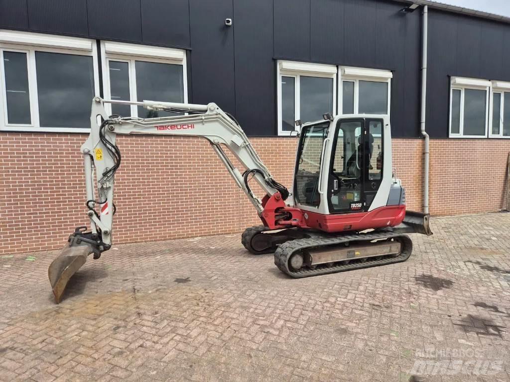 Takeuchi TB250 Mini excavadoras < 7t