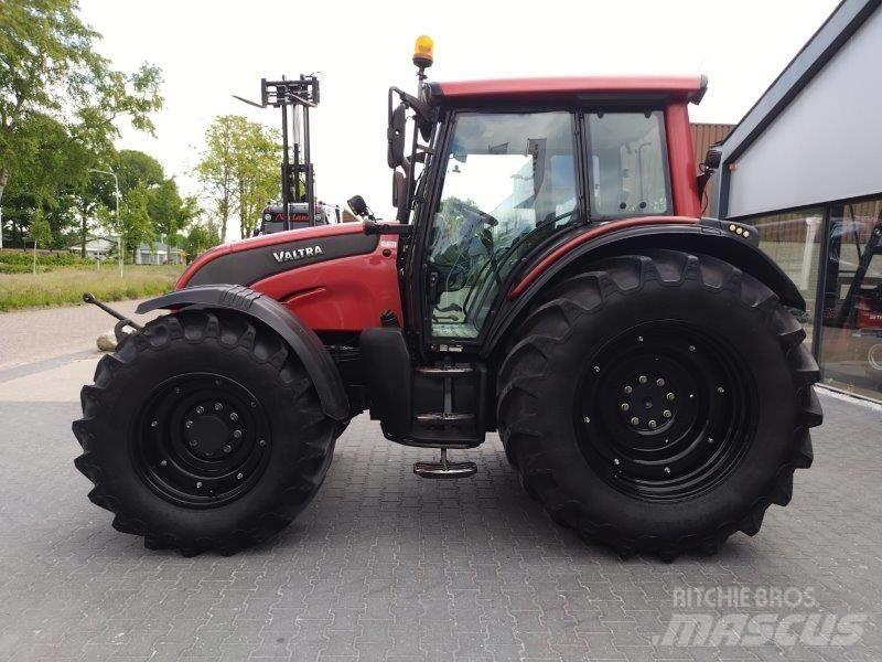 Valtra N 141 Tractores