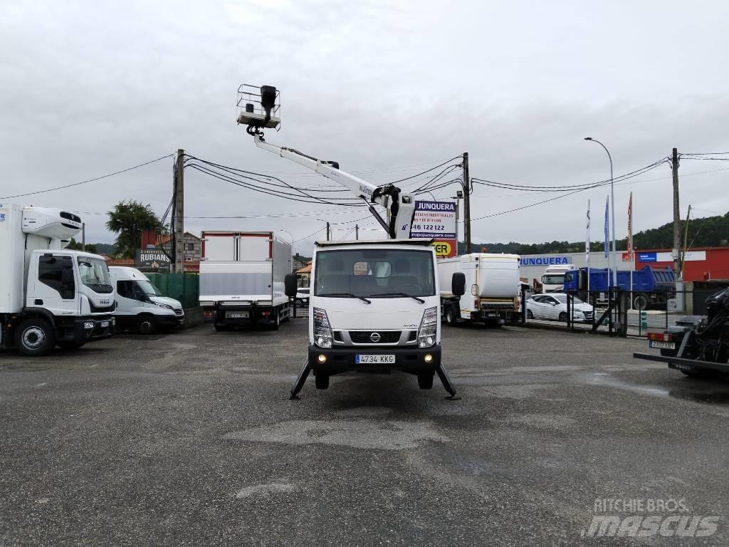 Nissan CABSTAR 35.13 Camiones grúa