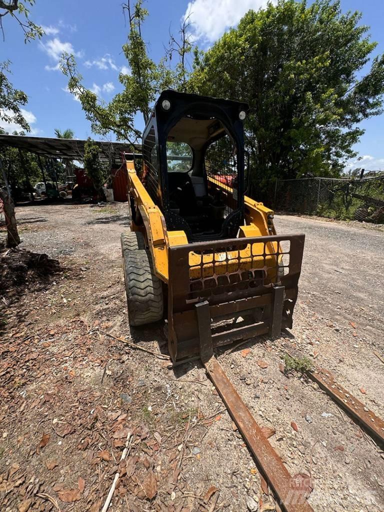 CAT 242 D Minicargadoras