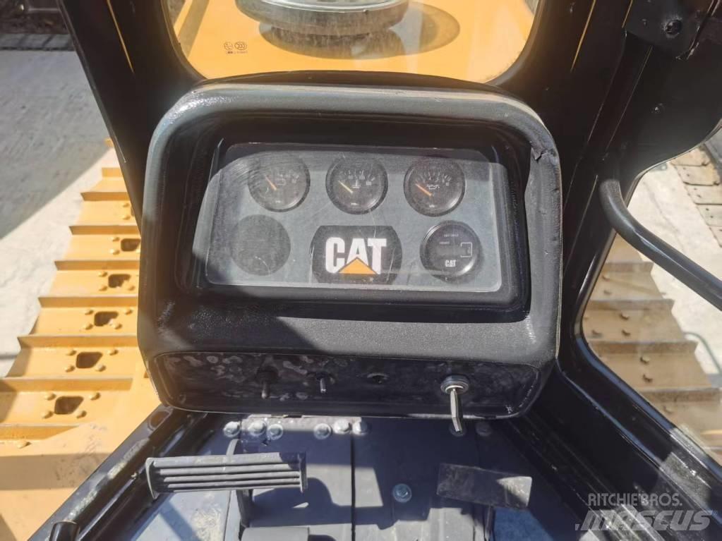 CAT D 5 K Buldozer sobre oruga