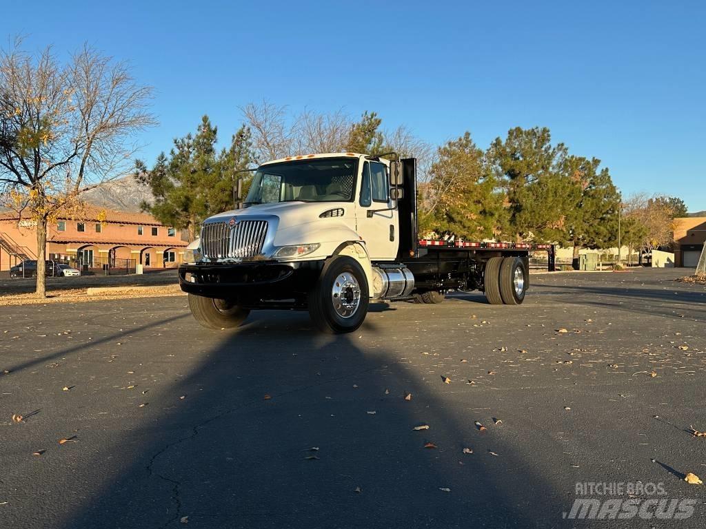 International 4300 Camiones plataforma