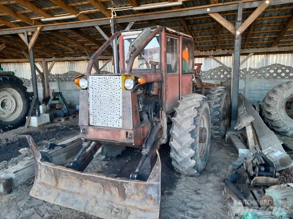 LKT 80 Arrastrador de troncos