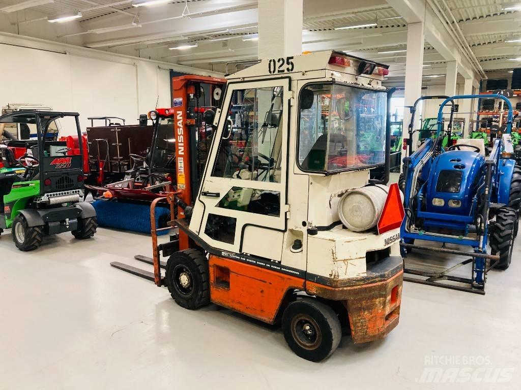 Nissan 25 Carretillas LPG