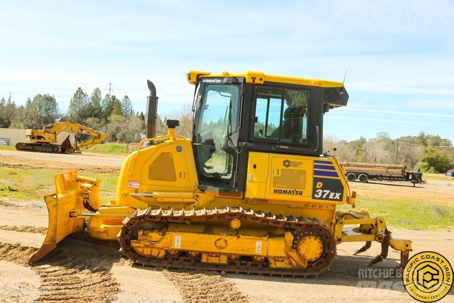 Komatsu D 37 EX Buldozer sobre oruga