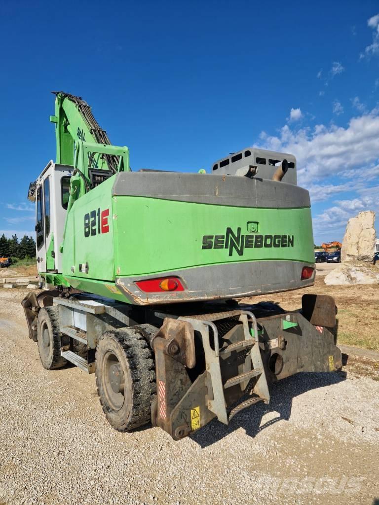 Sennebogen 821 E Excavadoras de ruedas