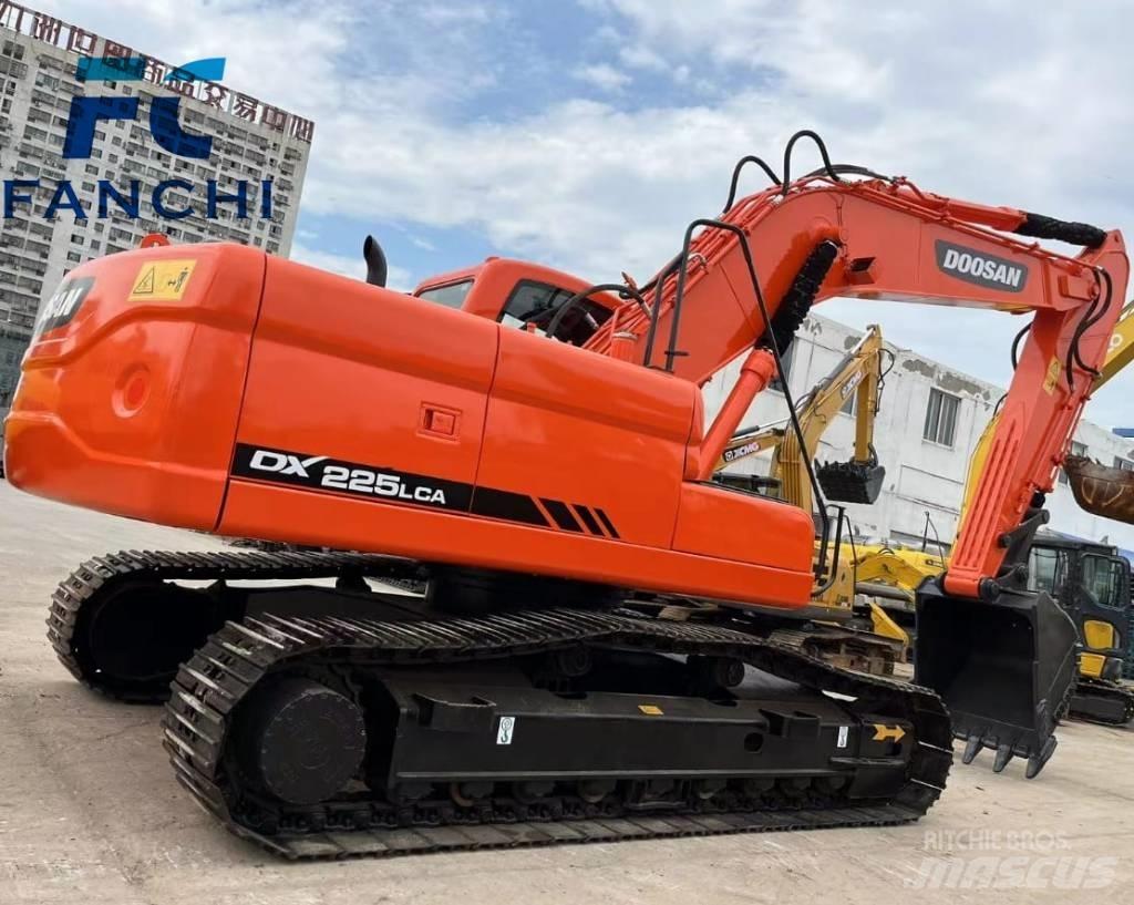 Doosan DX 225 LCA Excavadoras de cadenas