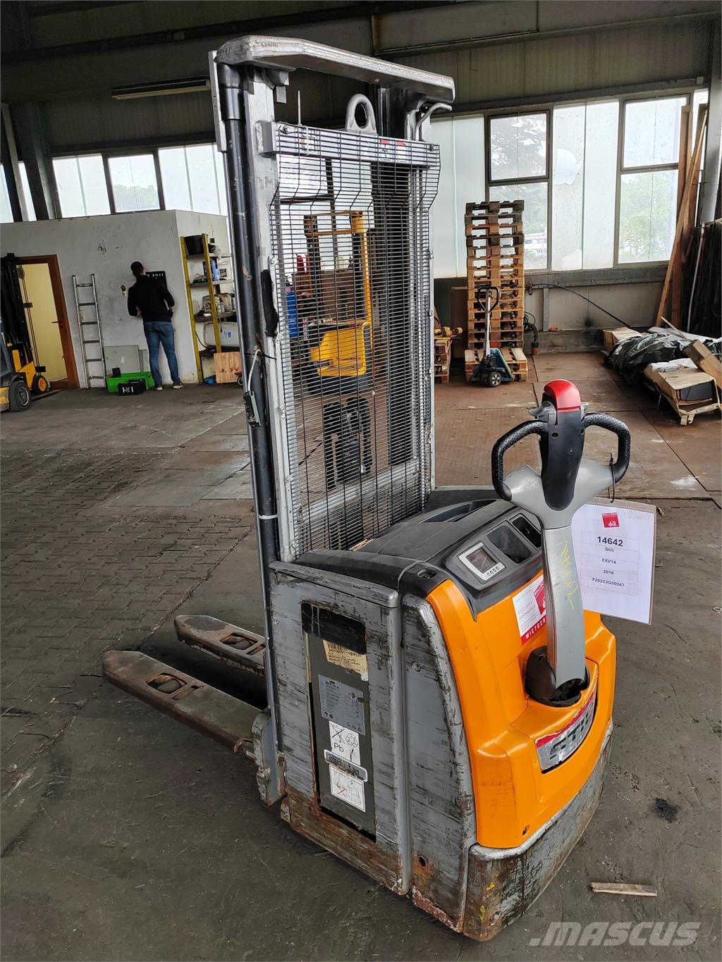 Still EXV14 Apiladores eléctricos autopropulsados