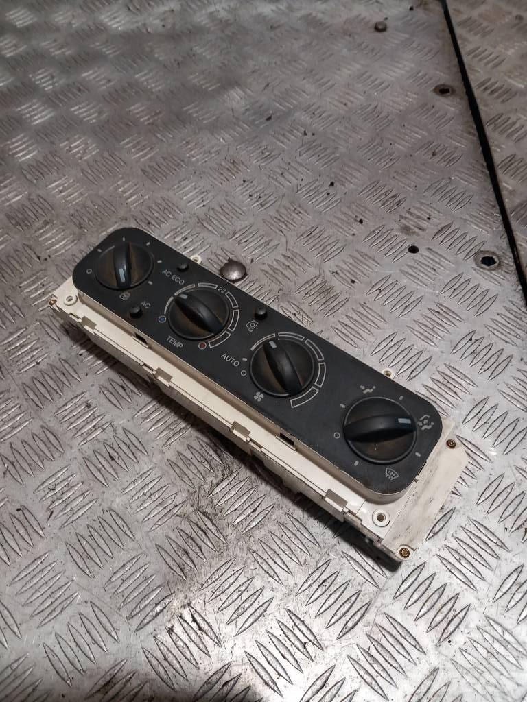 MAN TGM  81619096068 Cabinas e interior