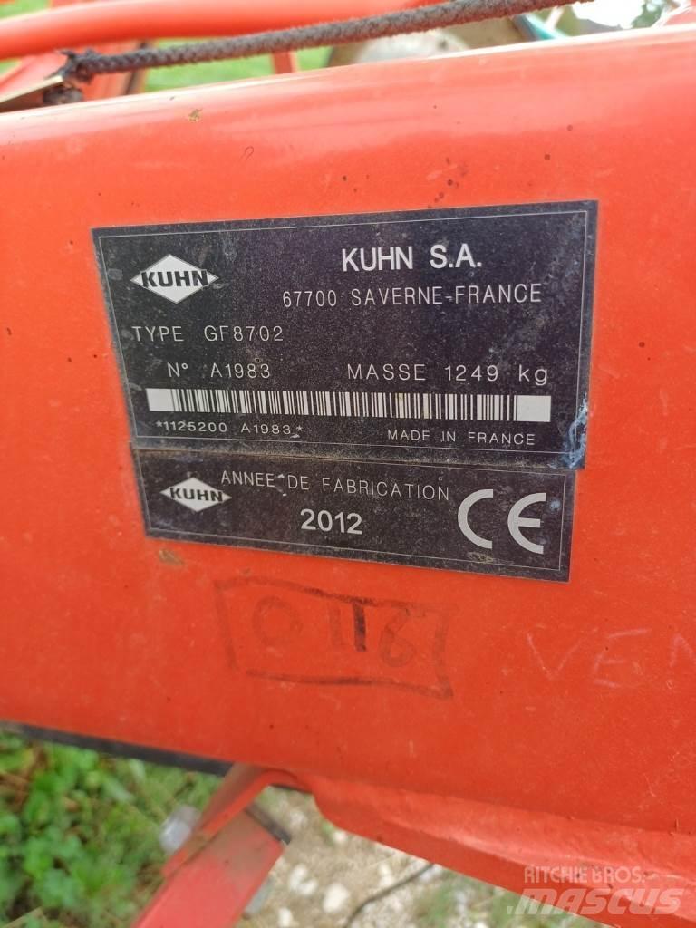 Kuhn GF 8702 Rastrillos y henificadores