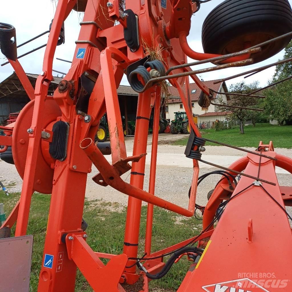 Kuhn GF 8702 Rastrillos y henificadores