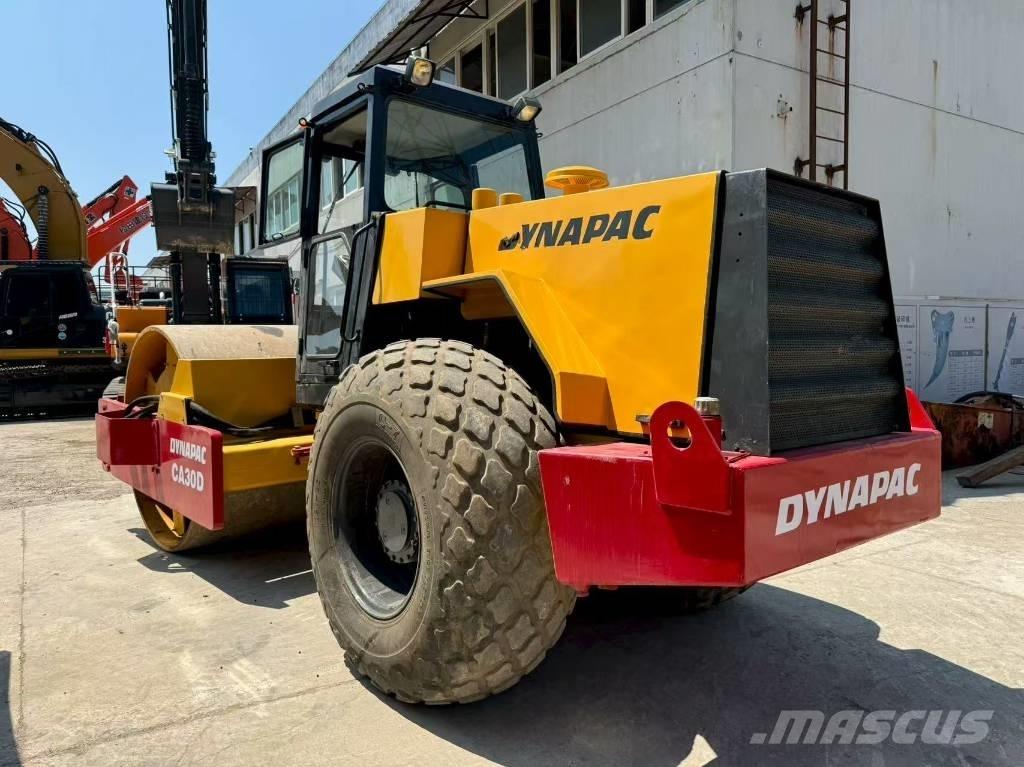 Dynapac CA 30 D Rodillos de un solo tambor