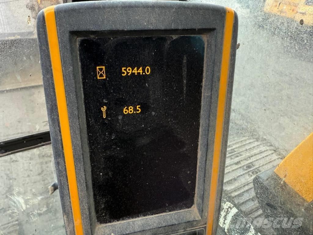 JCB JS 130 LC Excavadoras de cadenas