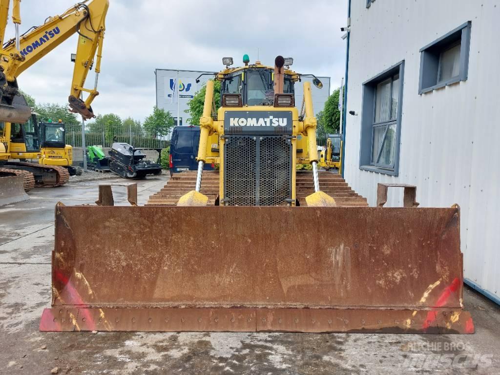 Komatsu D65PX-18 Buldozer sobre oruga
