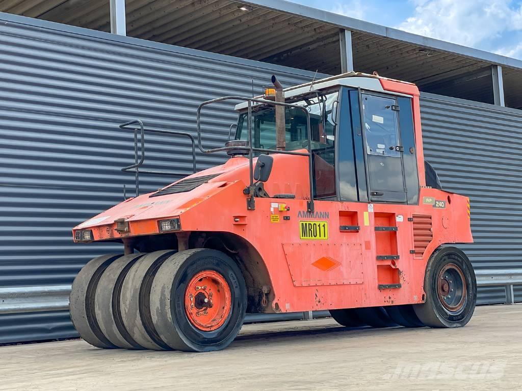 Ammann AP 240 Rodillos sobre neumáticos