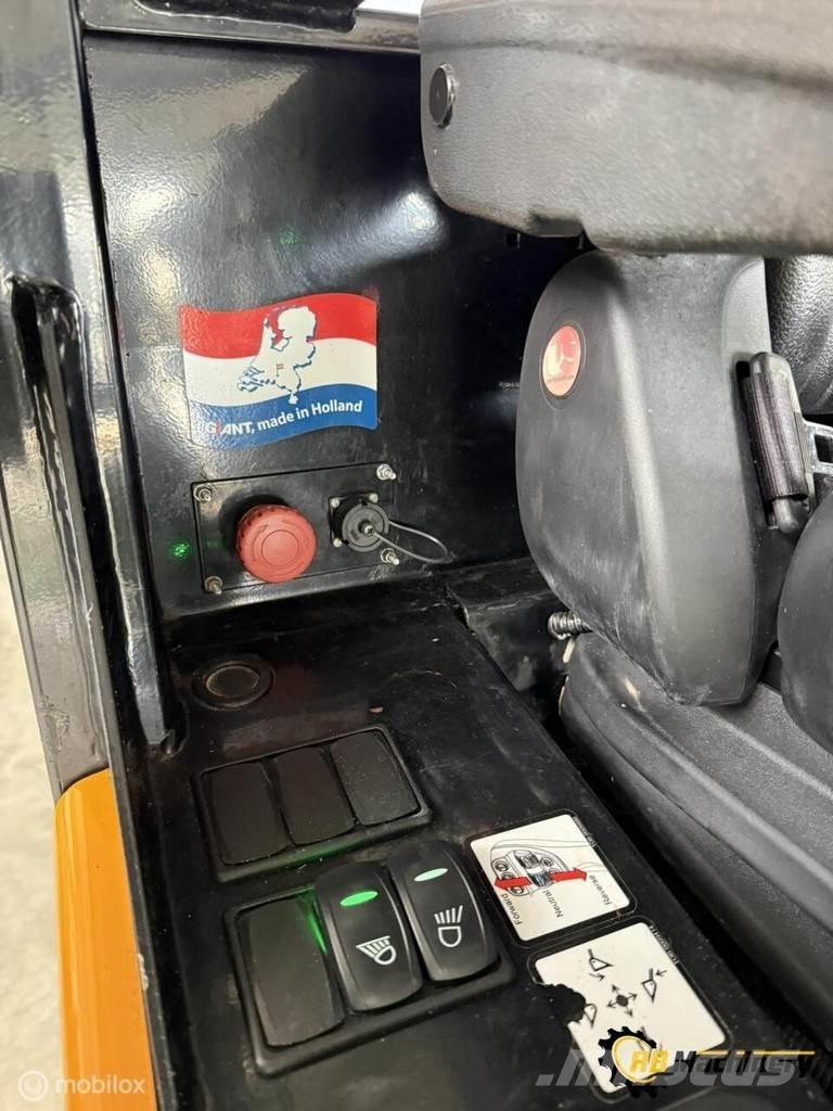 GiANT G2200E Cargadoras sobre ruedas