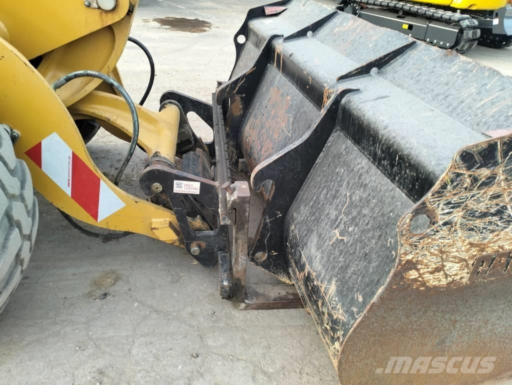 CAT 906M Cargadoras sobre ruedas