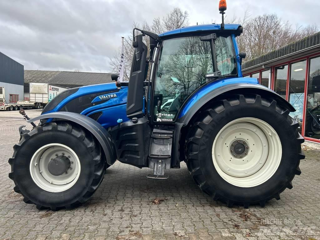 Valtra T 214 Versu Tractores