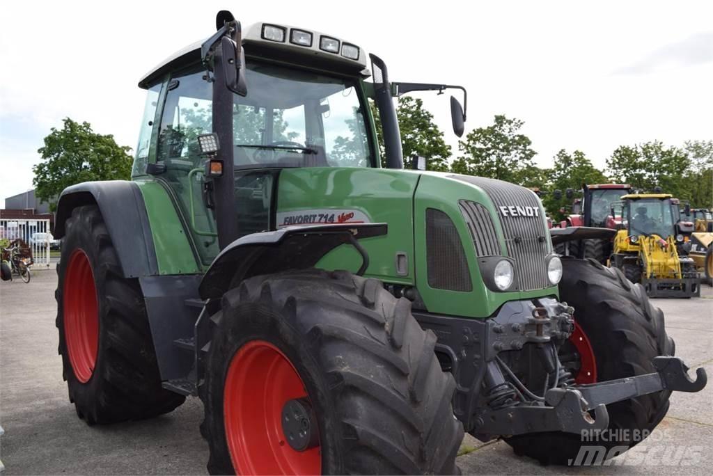 Fendt 714 Vario Tractores