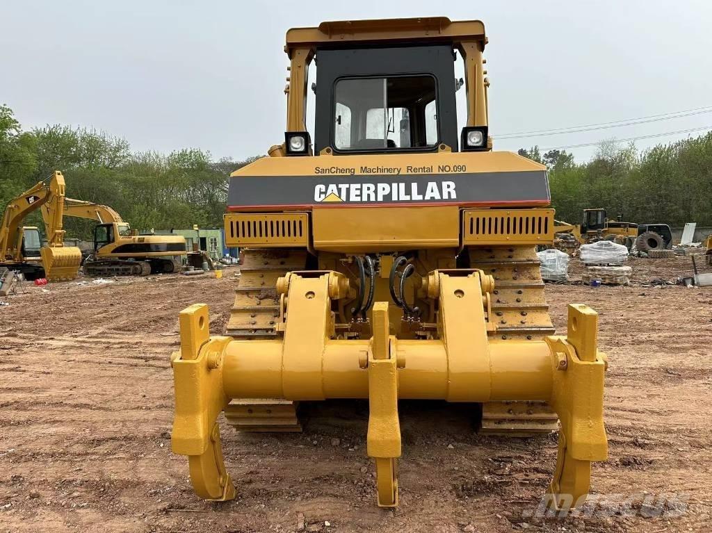 CAT D8R Buldozer sobre oruga