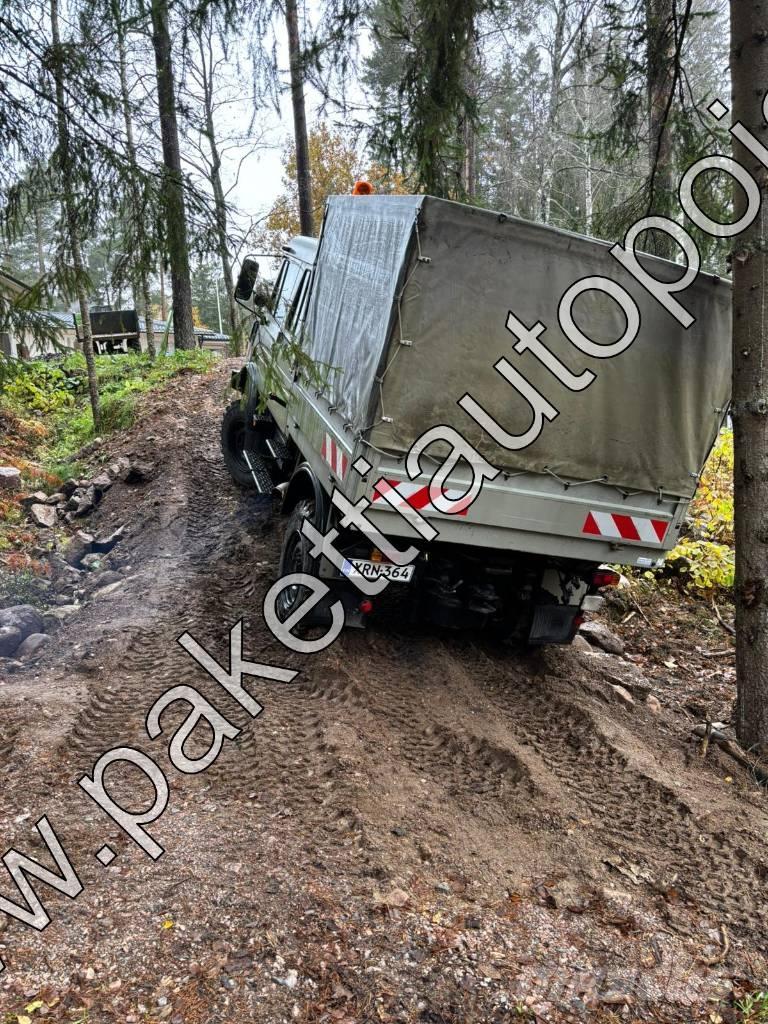Unimog U 1250L DoKa Camión con caja abierta