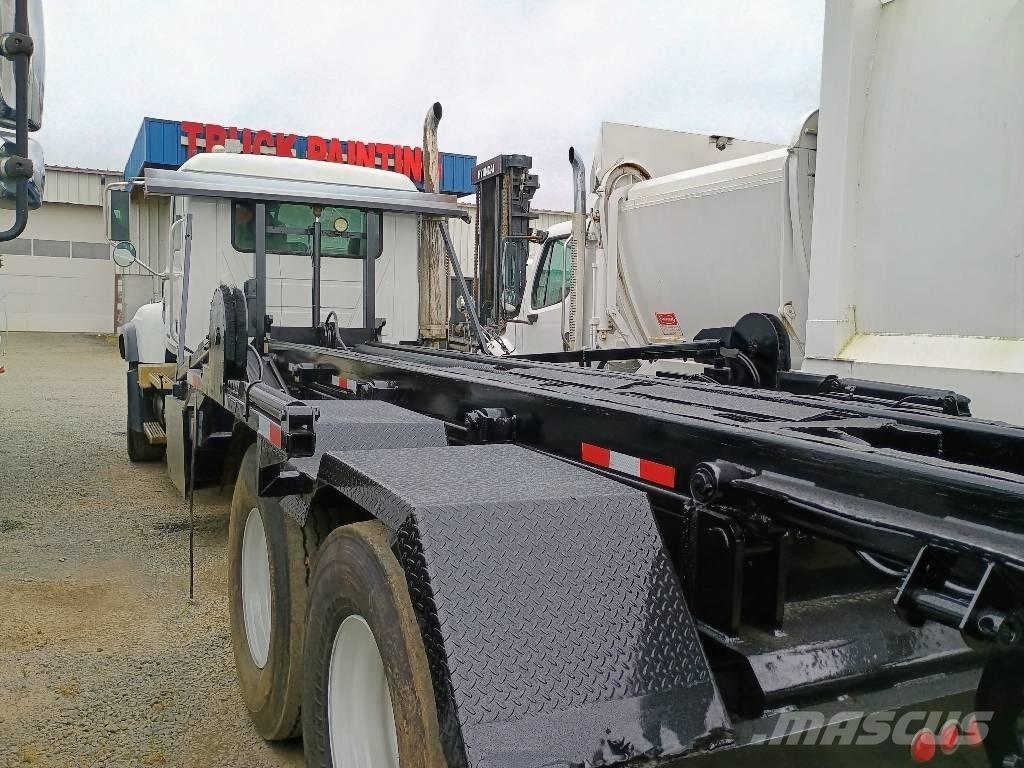 Mack CV 713 Camiones con gancho