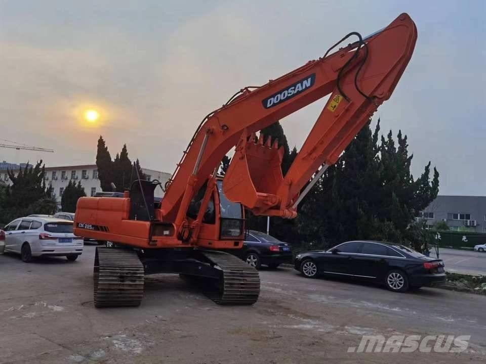 Doosan DX 225 Excavadoras de cadenas