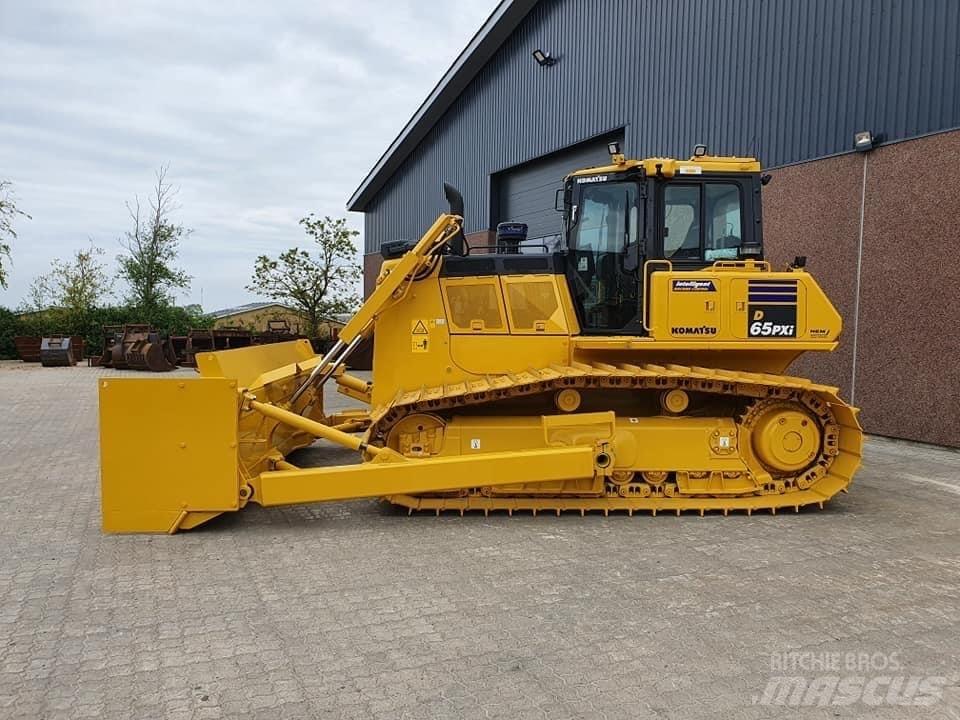 Komatsu D 65 PX-17 Buldozer sobre oruga