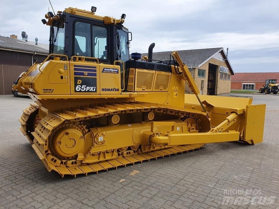 Komatsu D 65 PX-17 Buldozer sobre oruga