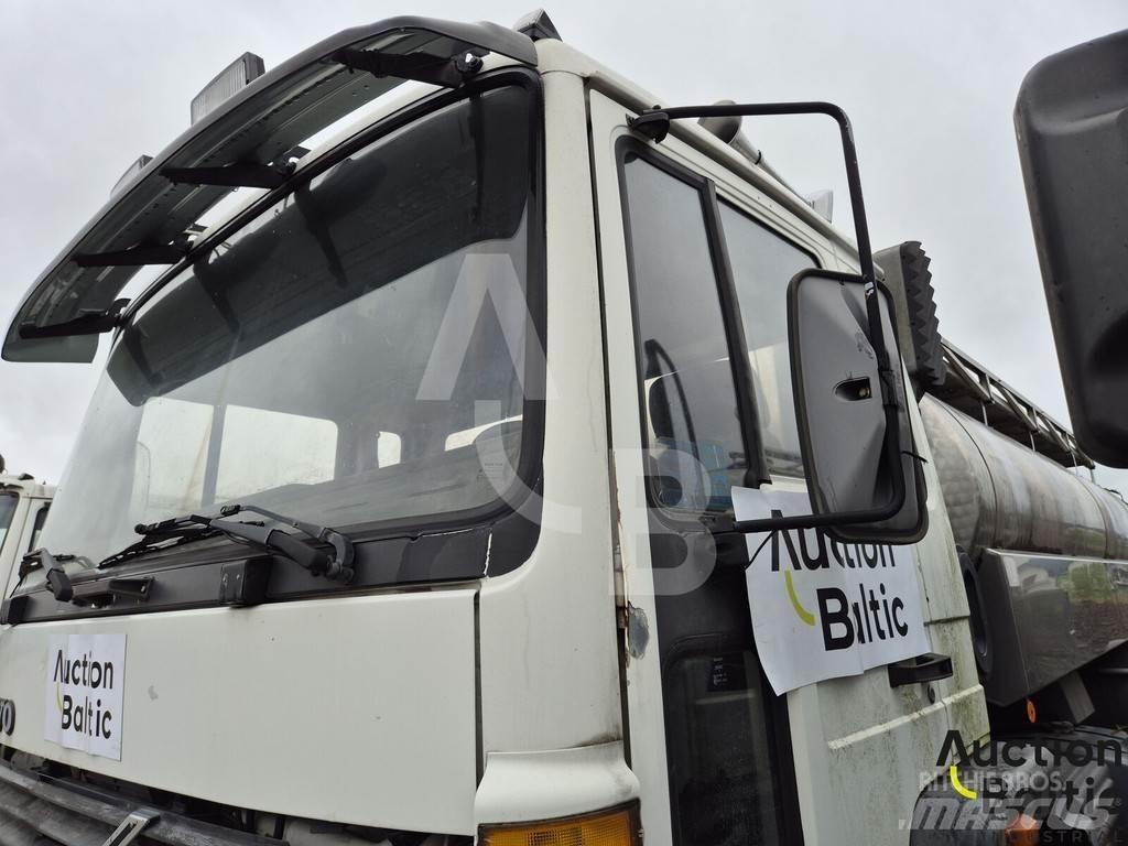 Volvo FL6 Camiones cisterna
