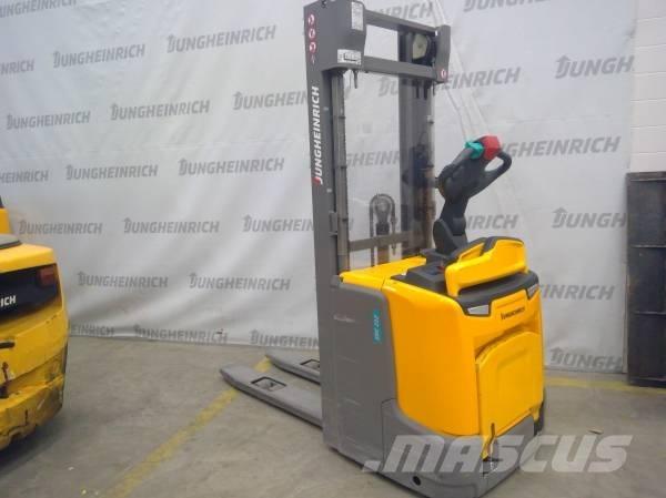 Jungheinrich ERC 212 Apiladores eléctricos autopropulsados